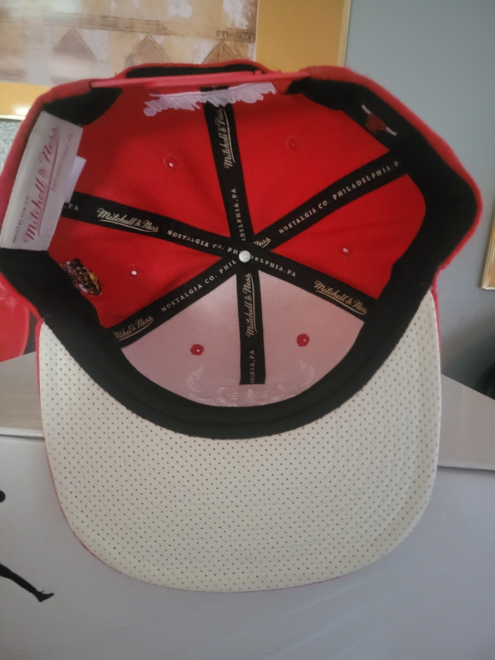 Chicago Bulls 1991 NBA Championship Mitchell&Ness Snapback Hat with White Logo - Picture 4 of 4